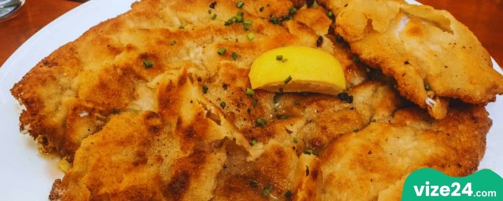 Münih schnitzel geleneksel öğle yemeği