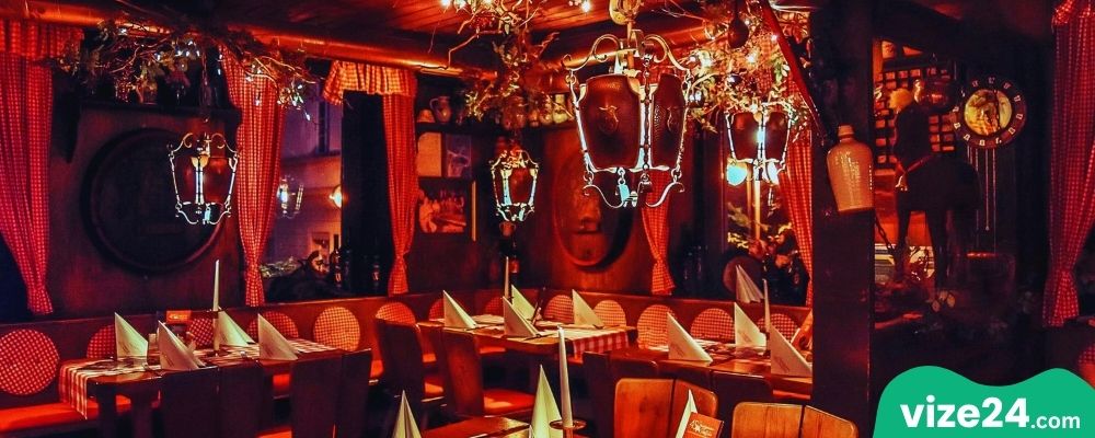 Stuttgart yerel yemekleri Maultaschen ve Spätzle tabakları