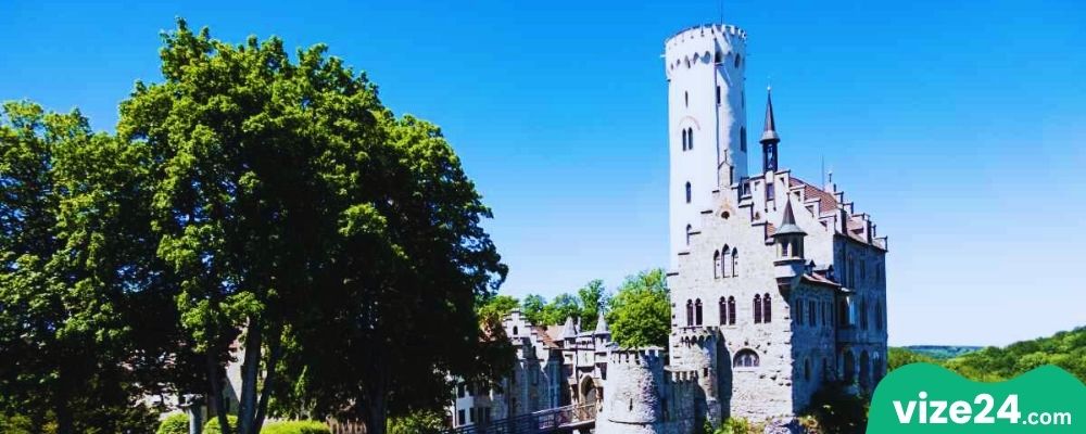 Schwäbische Alb Stuttgart yakınları doğa ve Blautopf gölü manzarası
