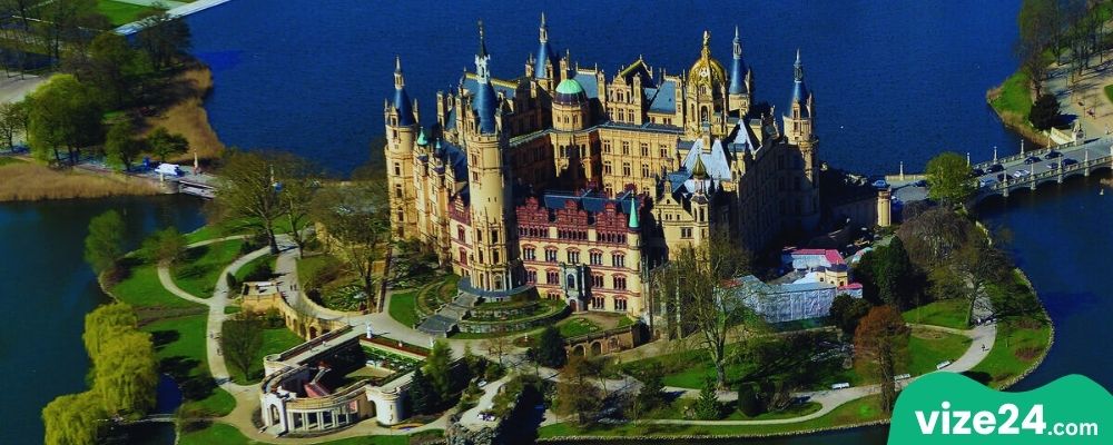 Schwerin Şatosu göl manzarası