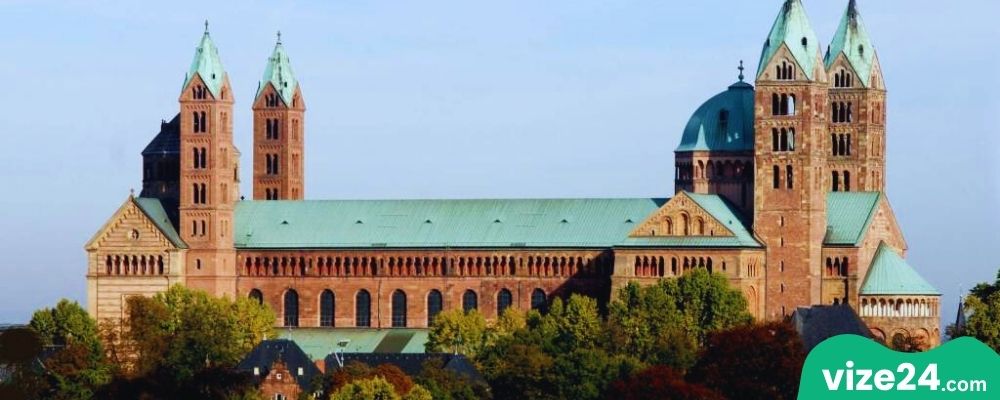 Speyer Katedrali Heidelberg yakınları tarihi yapı ve meydan manzarası