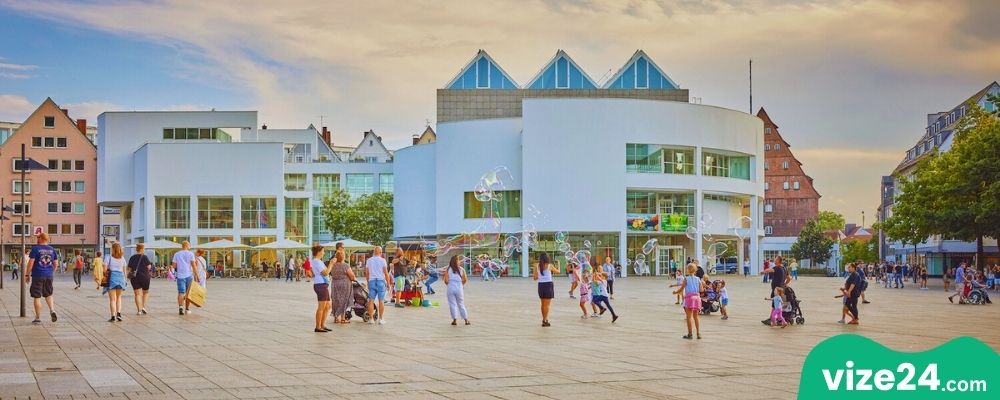 Stadthaus Ulm kültür merkezi modern mimari ve sergi alanı