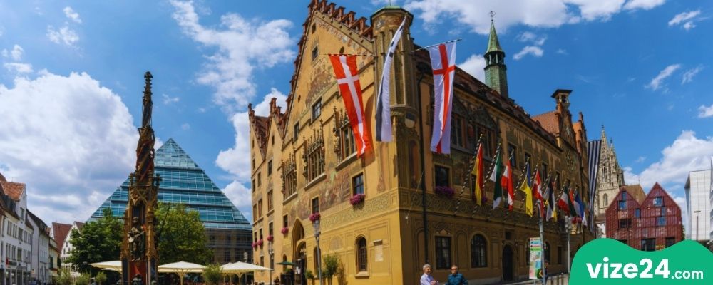 Stadtmauer Ulm şehir surları ve Tuna Nehri manzarası