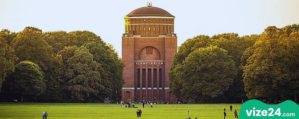 Hamburg Stadtpark yeşil alan piknik bisiklet