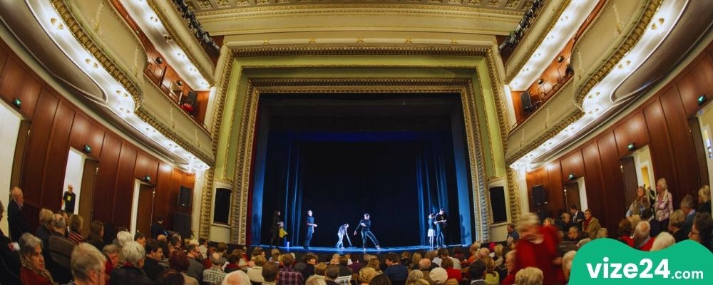 Theater und Orchester Heidelberg sahne sanatları merkezi ve tiyatro binası