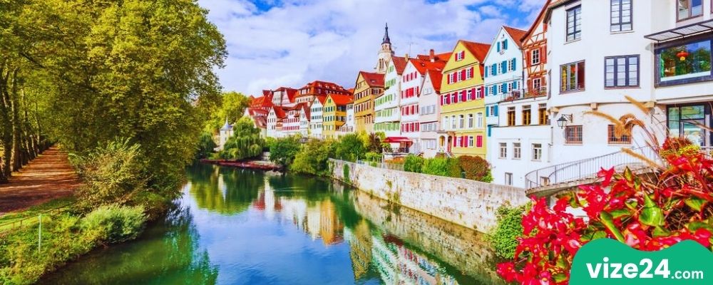 Tübingen Stuttgart yakınları nehir kenarı ve renkli evler