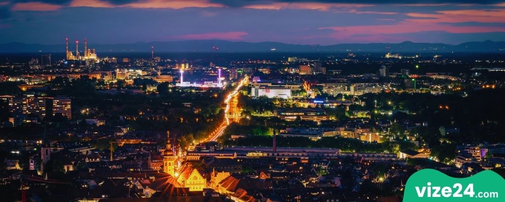 Turmberg Karlsruhe tepe manzarası ve füniküler tren