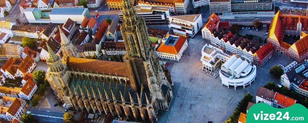 Ulm Minster Stuttgart yakınları gotik katedral ve şehir manzarası