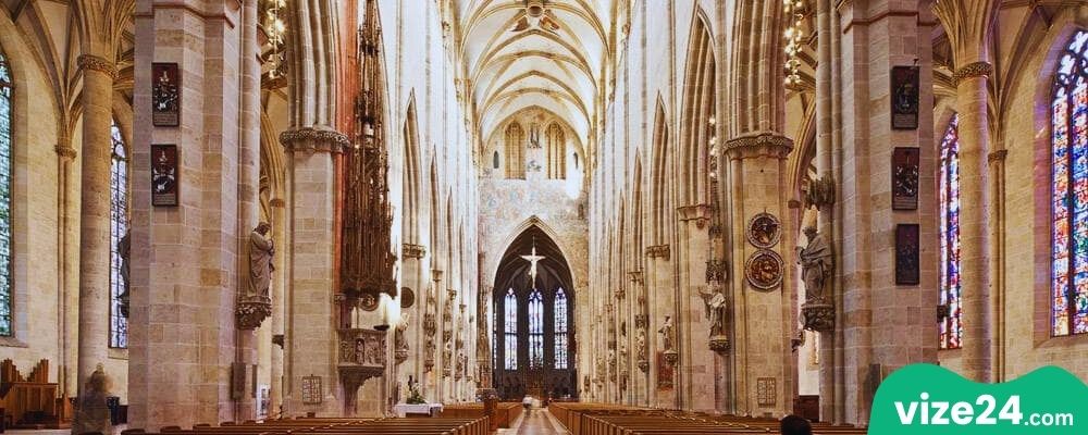 Ulm Minster katedrali ve şehir manzarası