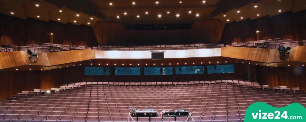Ulmer Theater tiyatro binası sahne sanatları ve kültürel etkinlikler