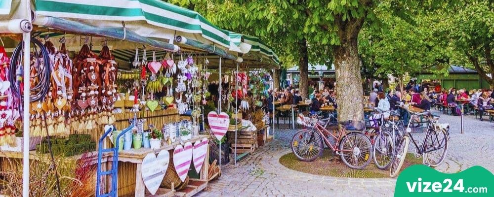 Viktualienmarkt Münih yerel kültür pazarı