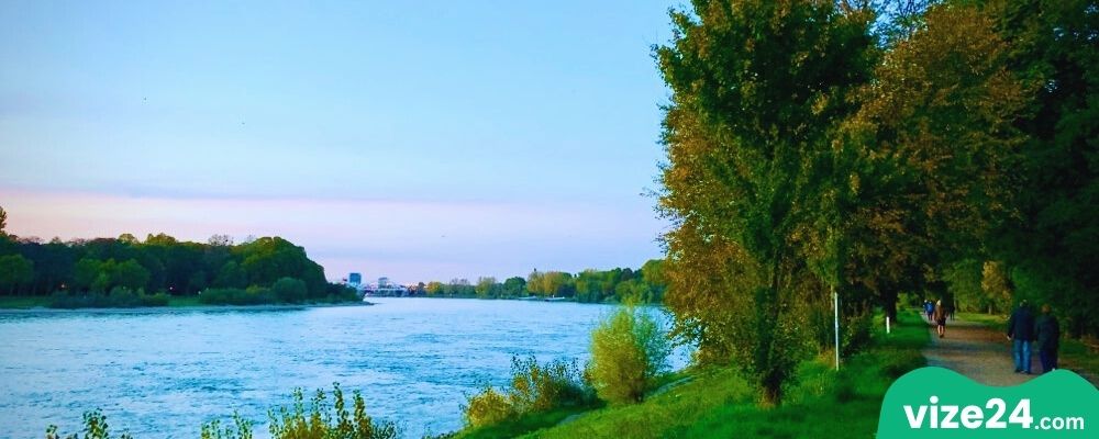 Waldpark Mannheim orman parkı ve yürüyüş yolları