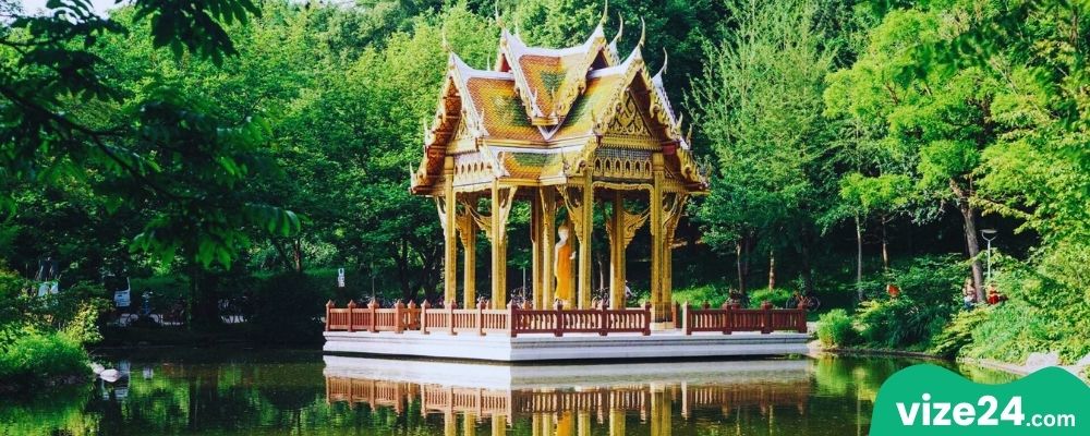 Münih Westpark bahçesi ve göletleri