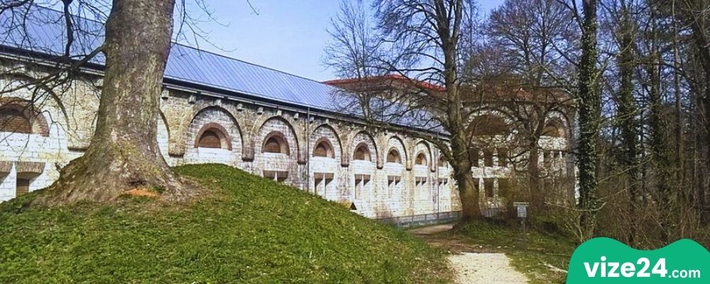 Wilhelmsburg Park Ulm kale çevresi doğa parkı ve yürüyüş yolu