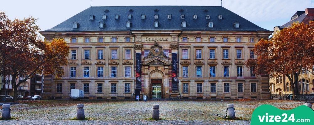 Zeughaus Museum Mannheim şehir tarihi müzesi ve tarihi belgeler sergisi